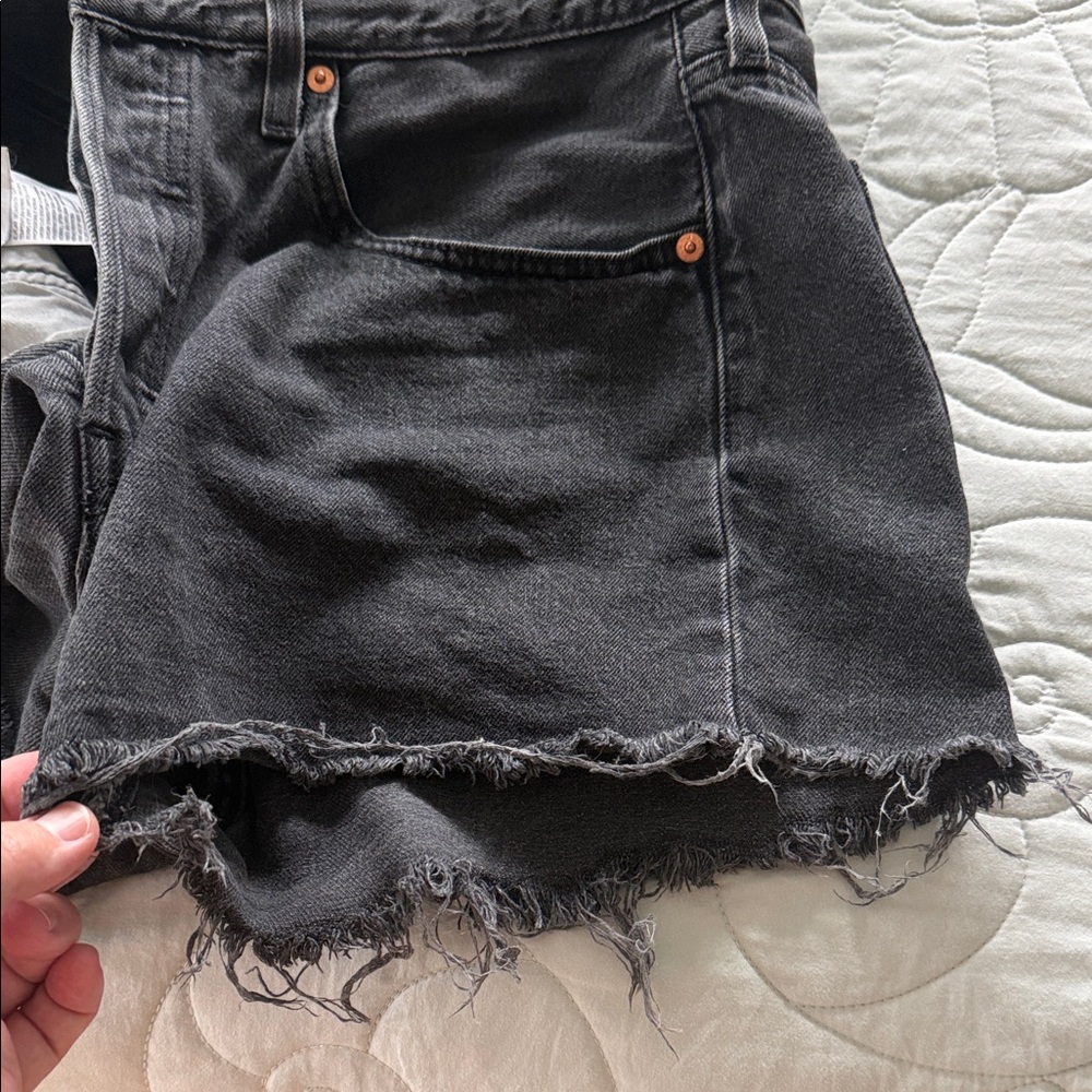 Levi's 501 Black Denim Distressed Women's Shorts Size 30 - Picture 10 of 10